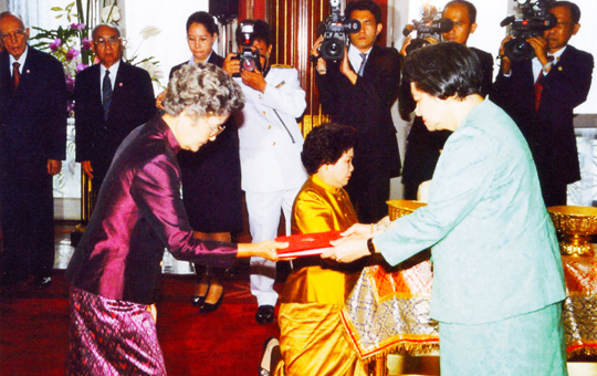 ต่อปวงชน