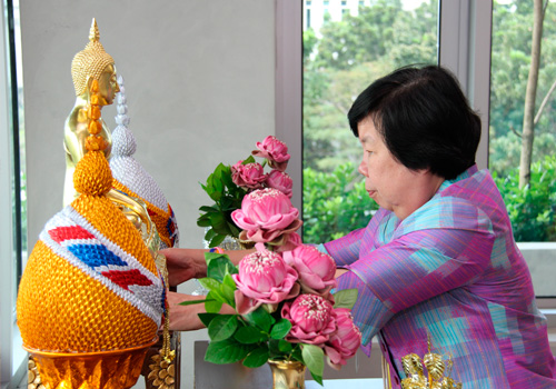 A ceremony: Buddha respectfully engage to Mahidol Adulyadej-Prasrinakarin Building
