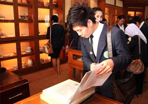 Boromarajonani College of Nursing, Songkhla visited Archives and Museum of Thai Nursing